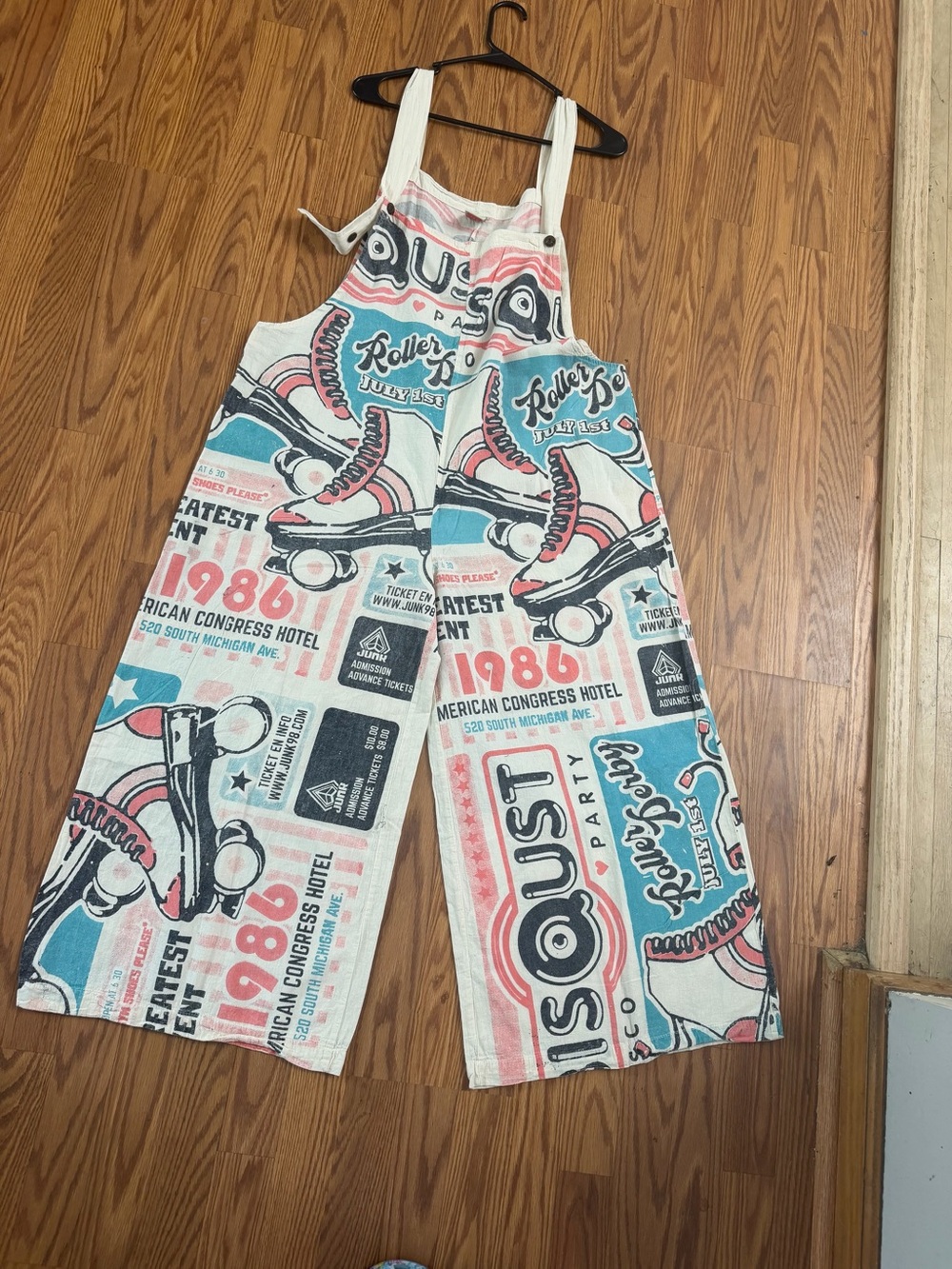Vintage sack Roller Skate Print Jumpsuit - White Pink Blue